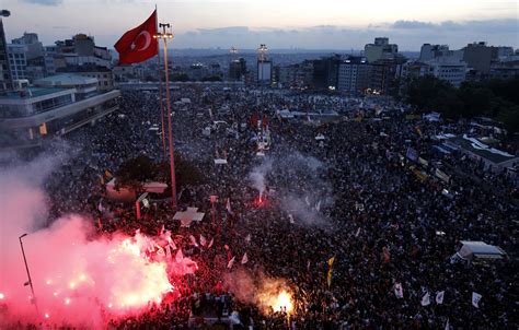  Gezi Park Protestit: Vihreän Oaasin Kaatuminen ja Turkin Yhteiskunnan Jätkähdys